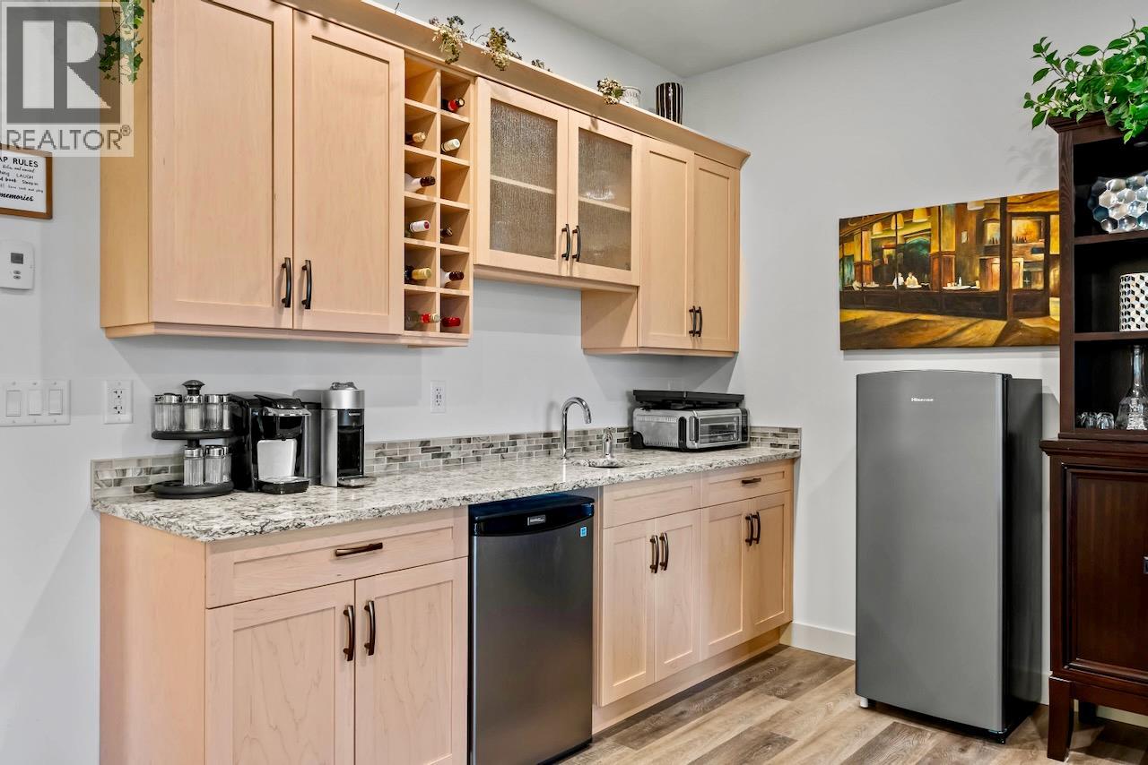 2589 Airstrip Road, Anglemont