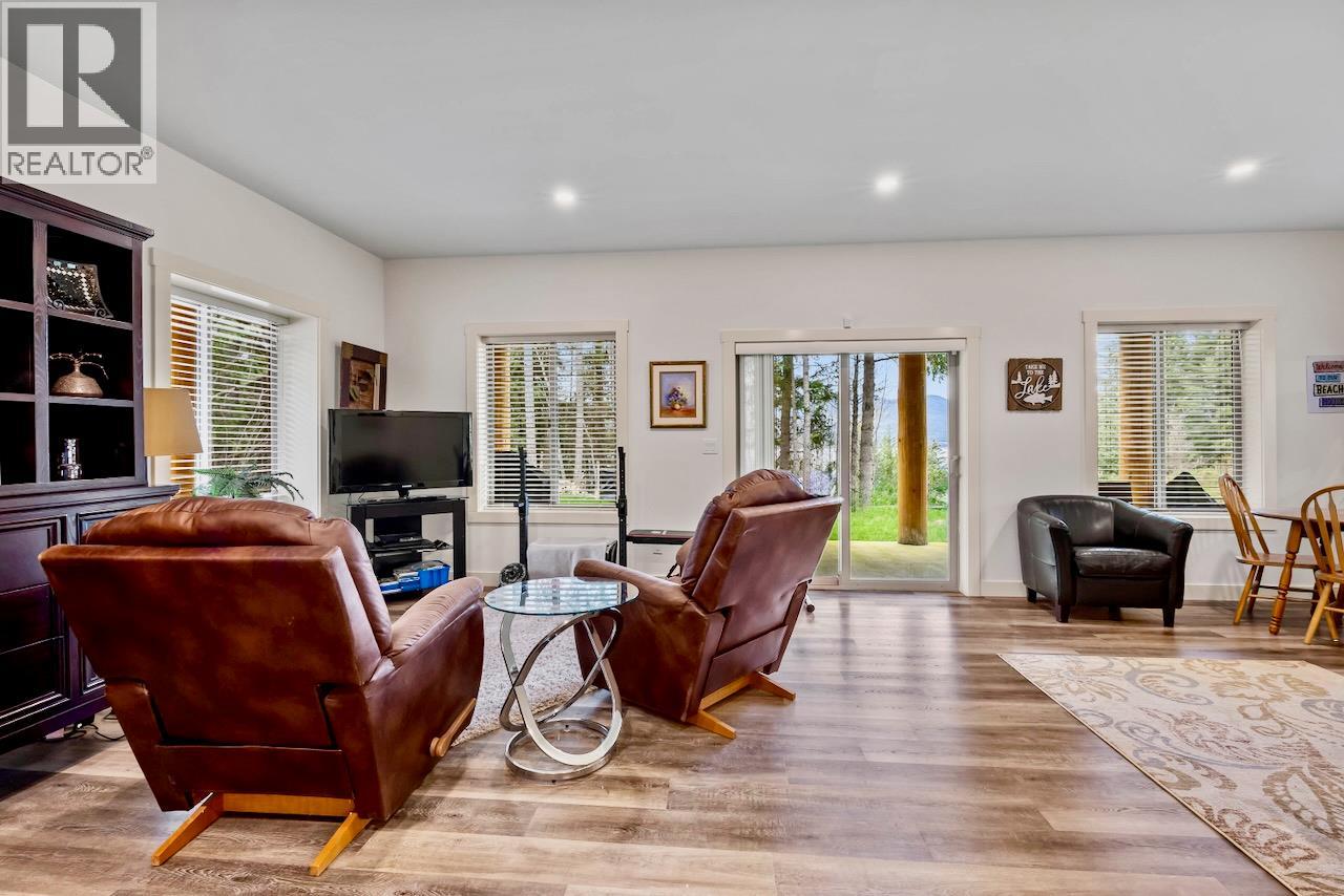 2589 Airstrip Road, Anglemont