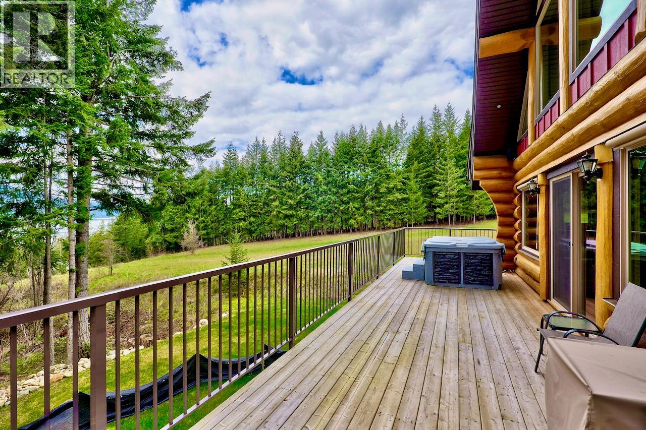 2589 Airstrip Road, Anglemont