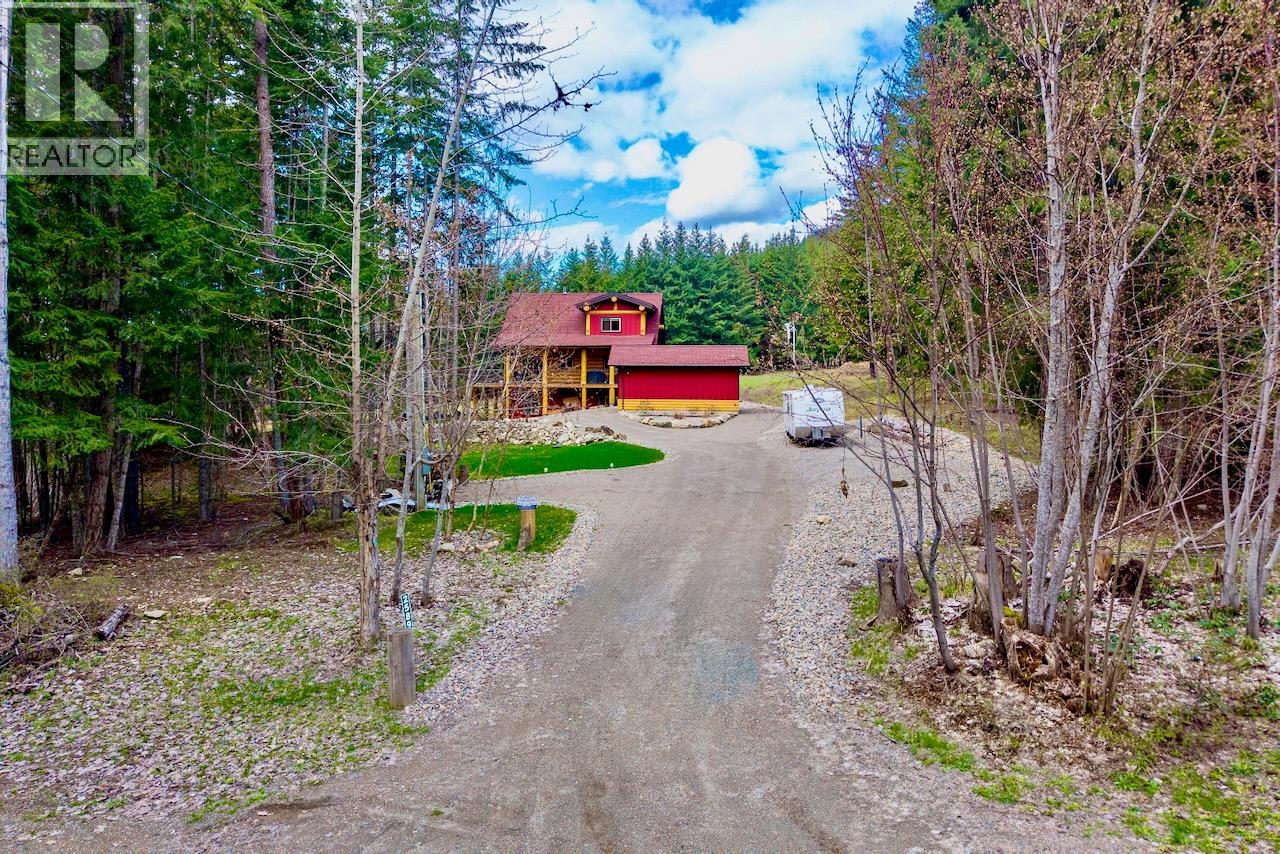 2589 Airstrip Road, Anglemont