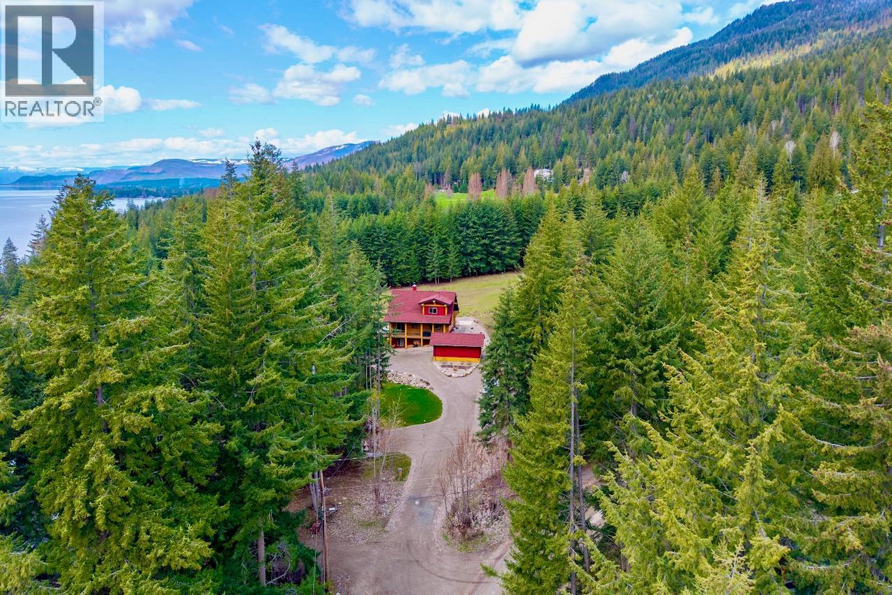 2589 Airstrip Road, Anglemont