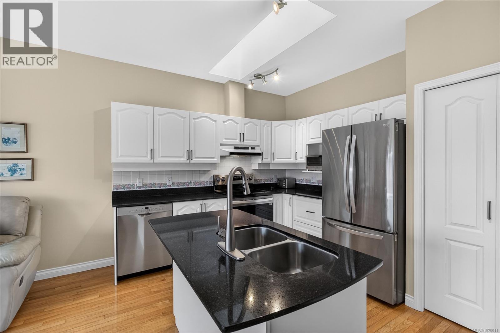 #11 4360 EMILY CARR DR - 15