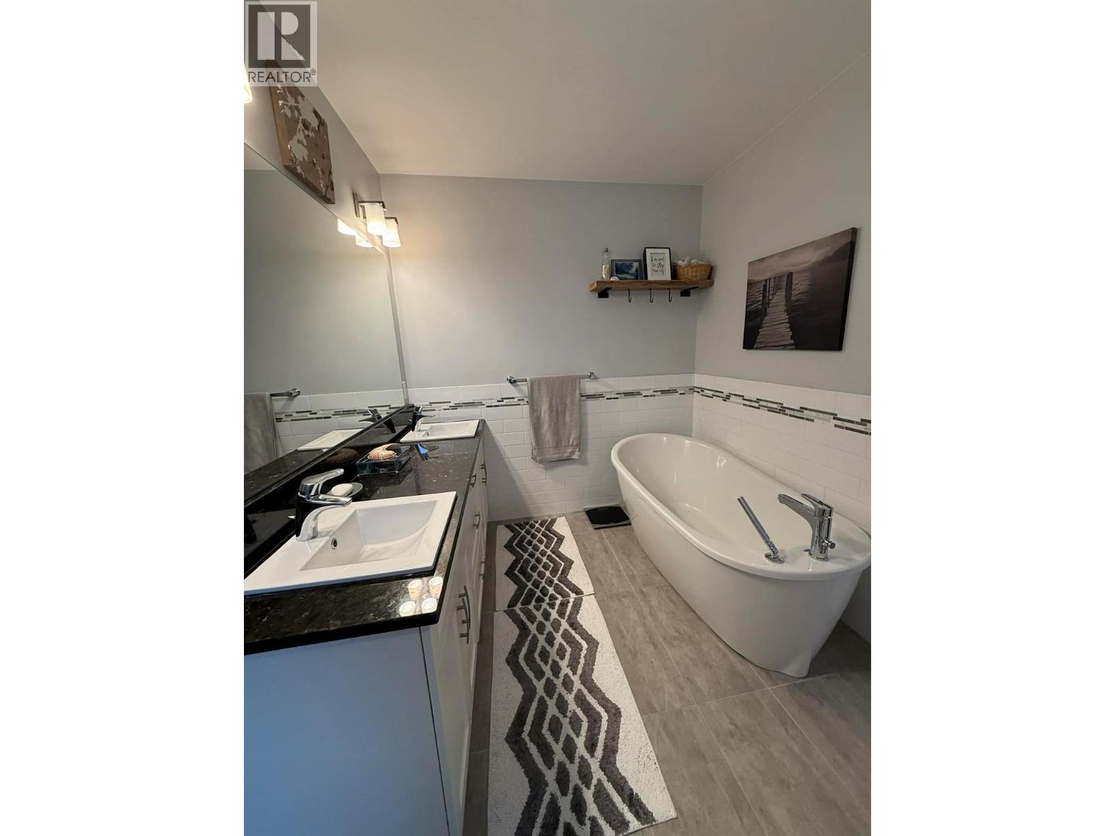 3583 14th Avenue, Castlegar