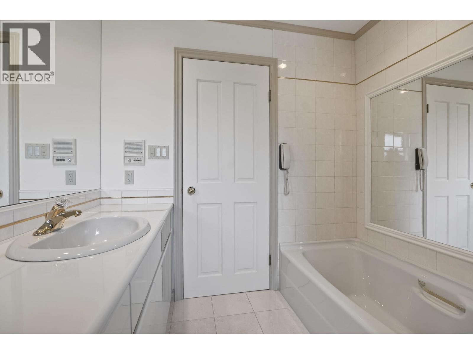 6440 NADINE Crescent, Richmond