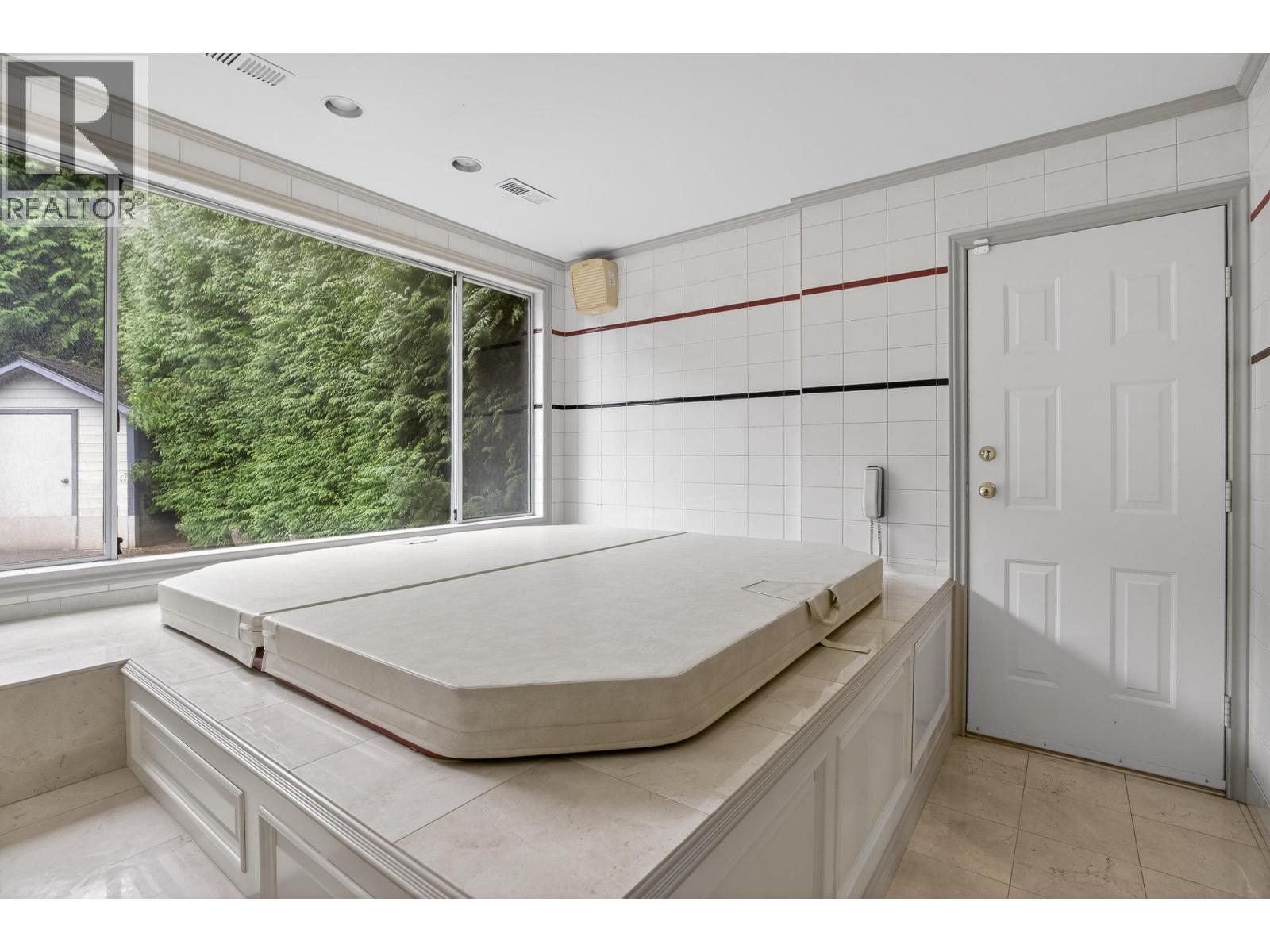 6440 NADINE Crescent, Richmond