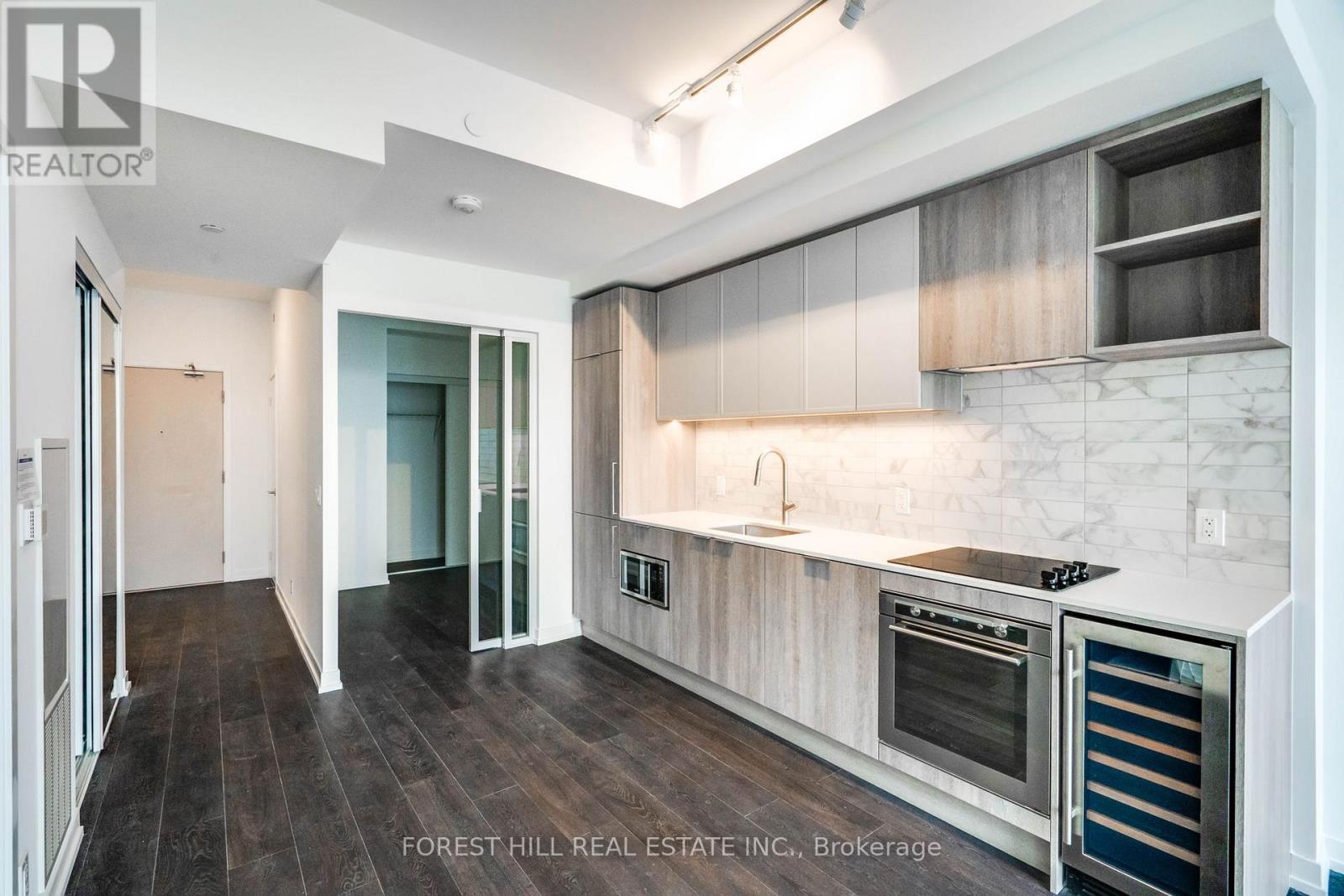 833 - 2020 BATHURST STREET