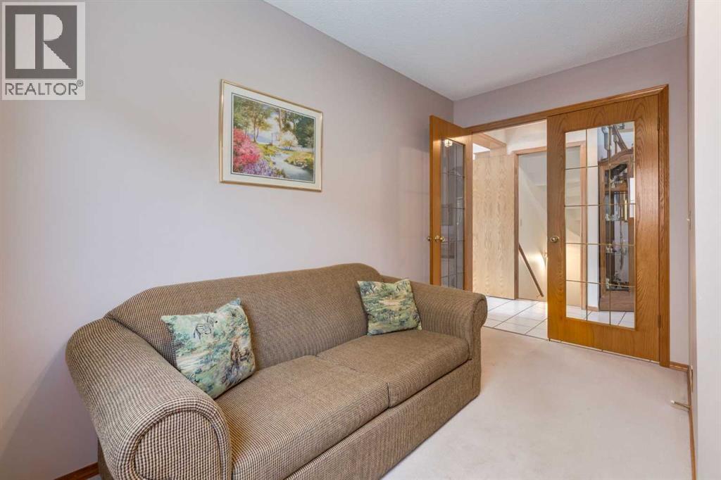 Single Family House for Sale in  Edgevalley Circle NW Edgemont Calgary 