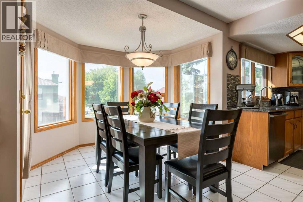 Single Family House for Sale in  Edgevalley Circle NW Edgemont Calgary 