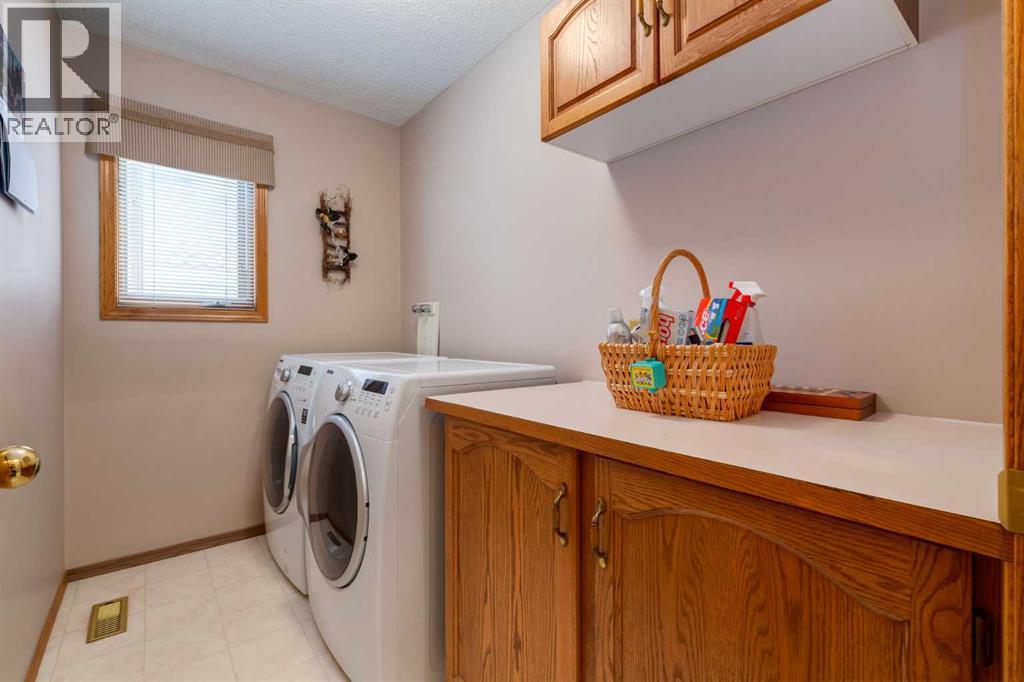 Single Family House for Sale in  Edgevalley Circle NW Edgemont Calgary 