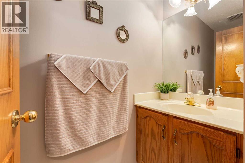 Single Family House for Sale in  Edgevalley Circle NW Edgemont Calgary 