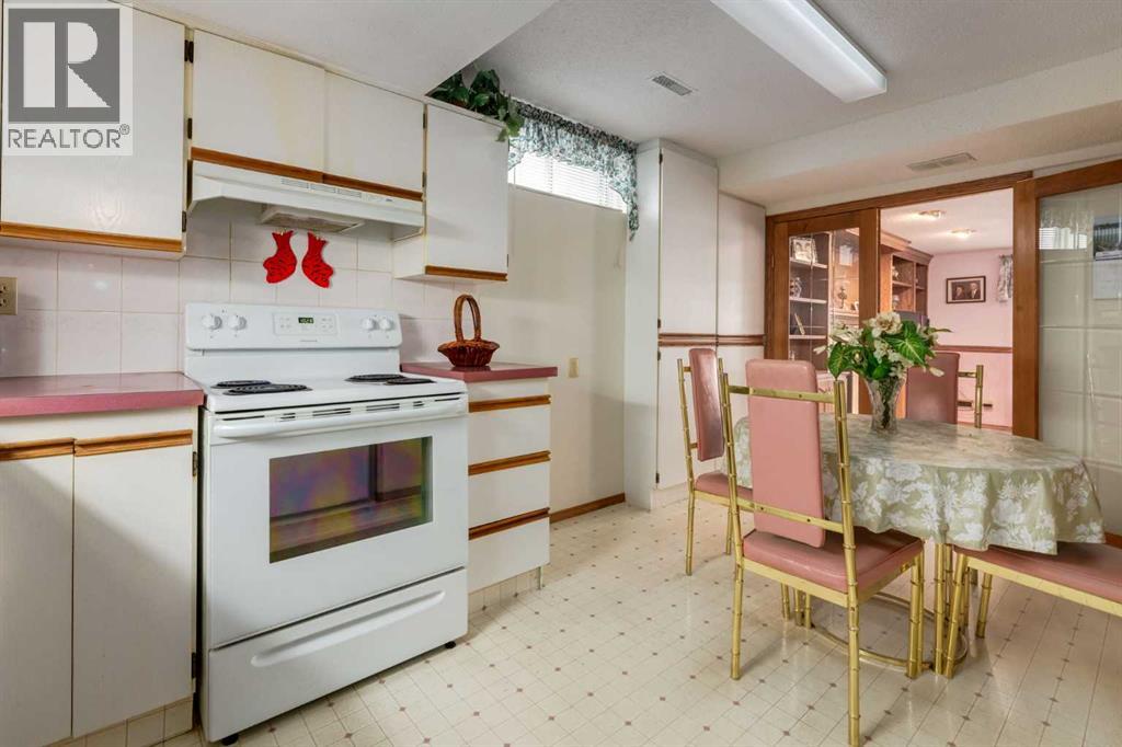 Single Family House for Sale in  Edgevalley Circle NW Edgemont Calgary 