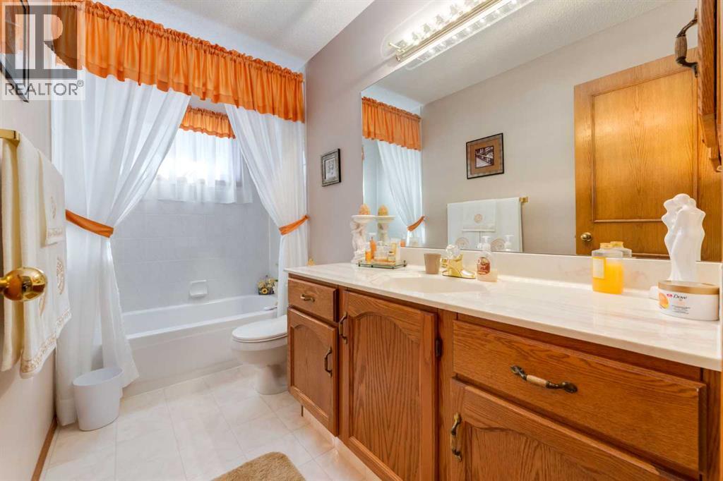 Single Family House for Sale in  Edgevalley Circle NW Edgemont Calgary 