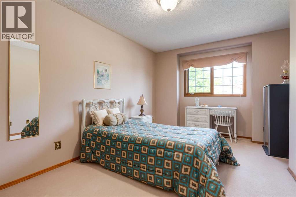 Single Family House for Sale in  Edgevalley Circle NW Edgemont Calgary 