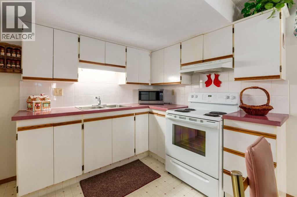 Single Family House for Sale in  Edgevalley Circle NW Edgemont Calgary 