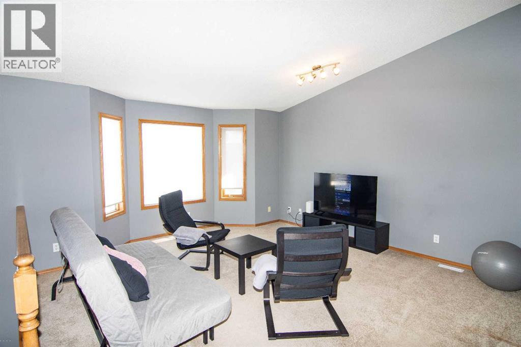 18 West Murphy Place, Cochrane