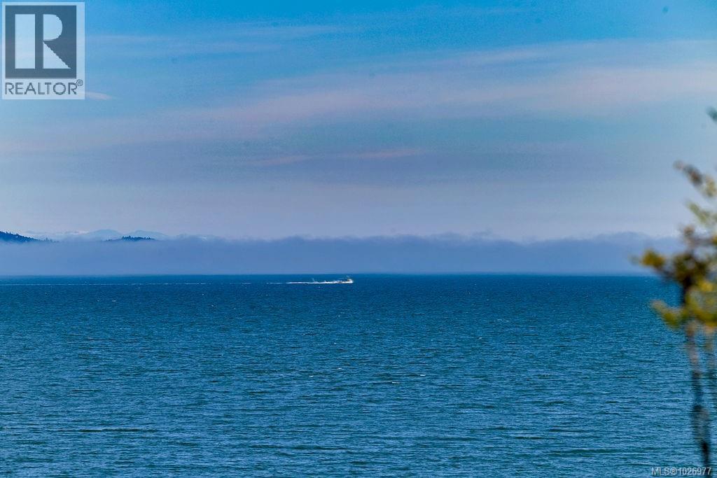 5037 CORDOVA BAY - 13