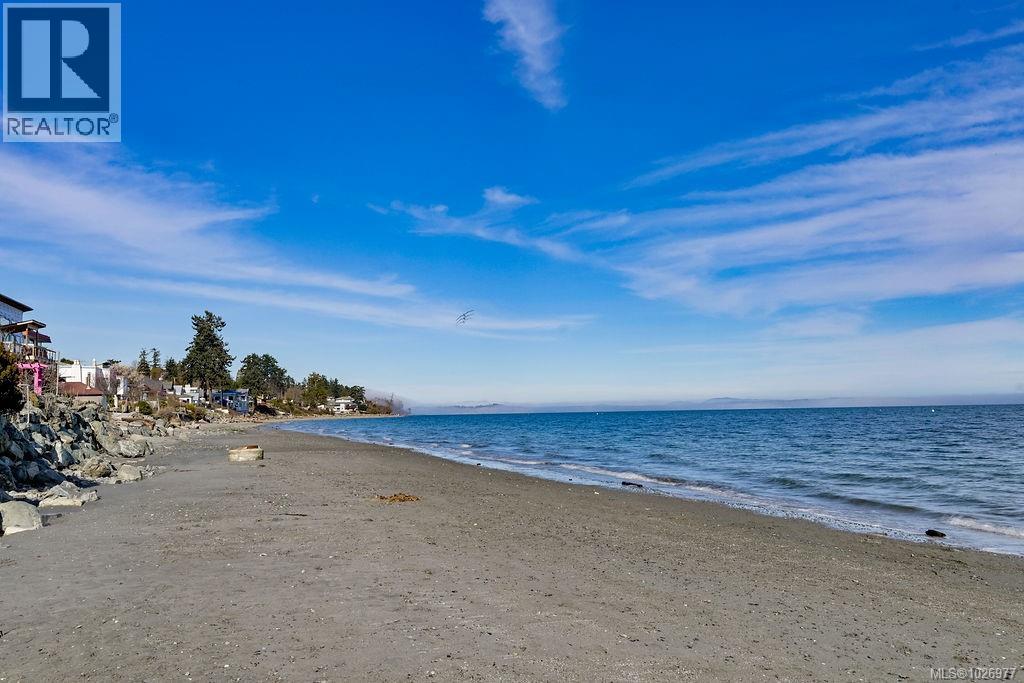 5037 CORDOVA BAY - 14