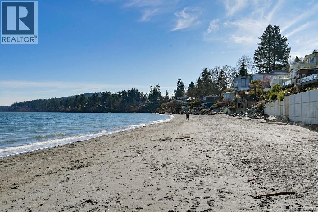 5037 CORDOVA BAY - 15