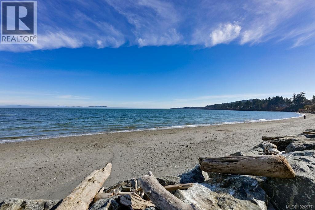 5037 CORDOVA BAY - 16