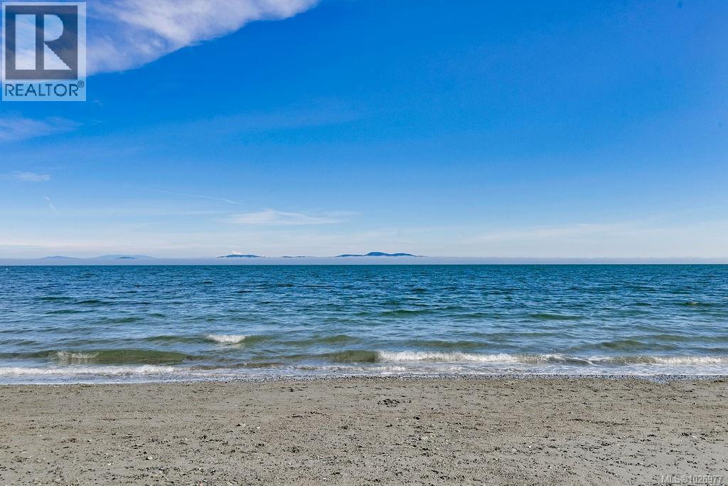 5037 CORDOVA BAY - 17