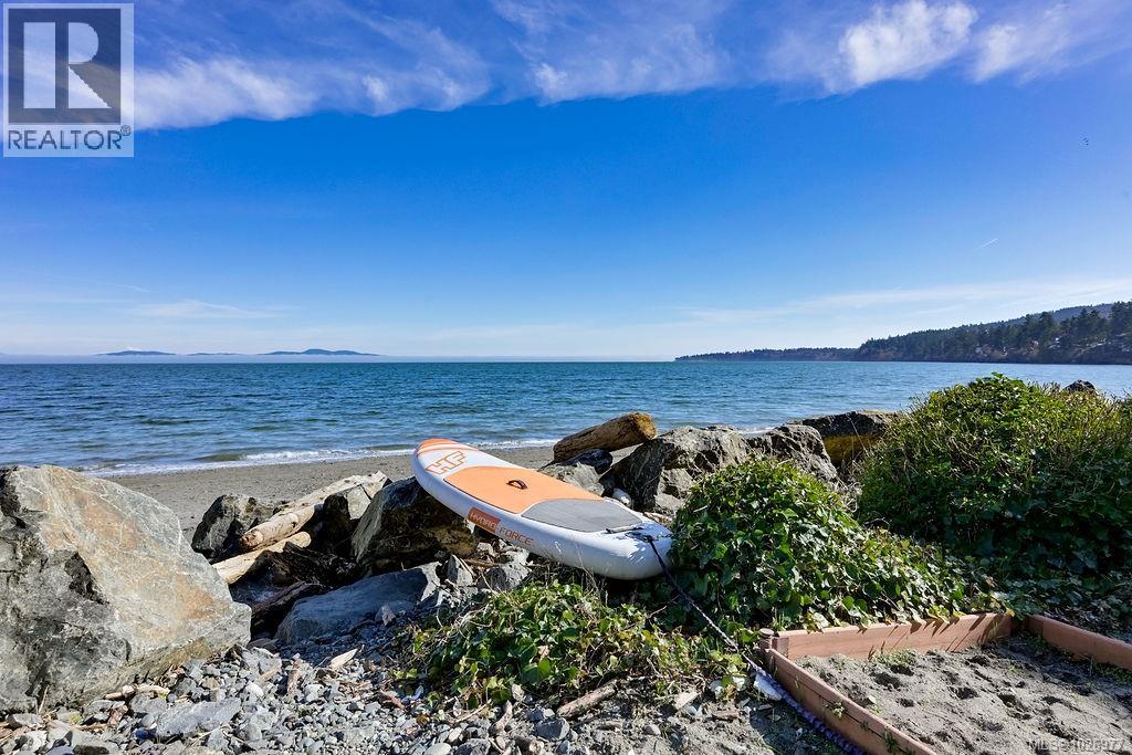 5037 Cordova Bay - 2