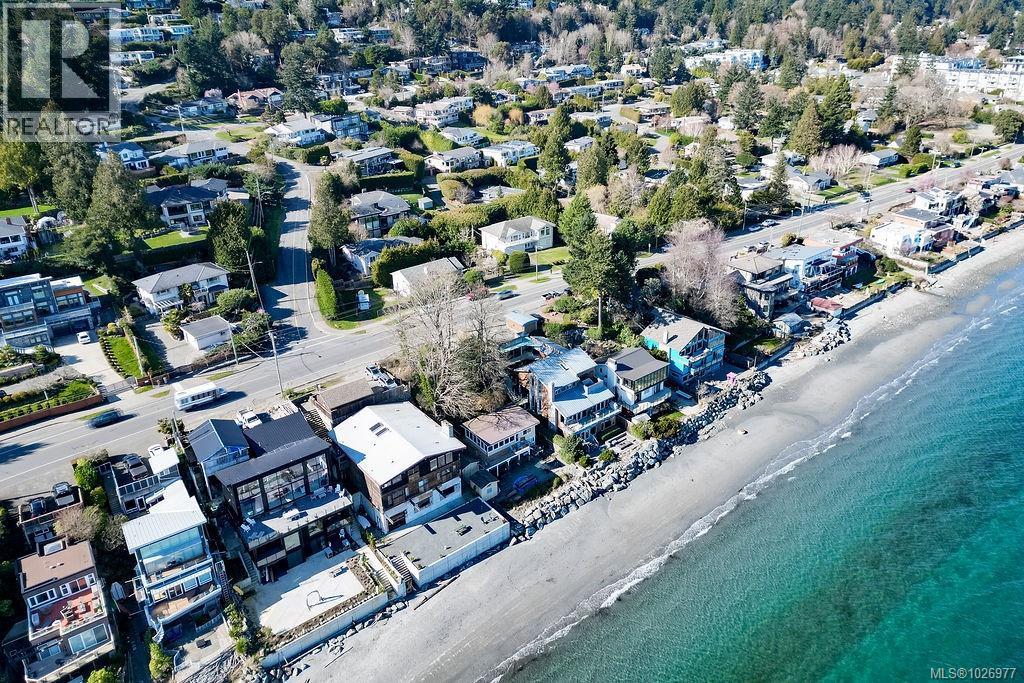 5037 CORDOVA BAY - 31