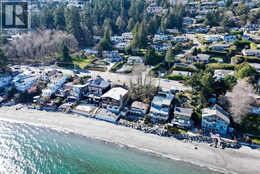 5037 CORDOVA BAY - 32