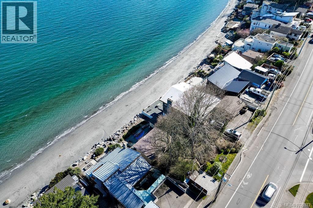 5037 CORDOVA BAY - 34