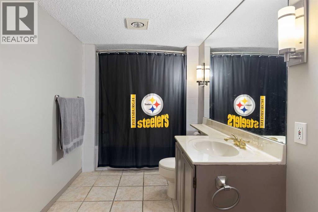 Single Family House for Sale in  Woodfield Road SW Woodbine Calgary 