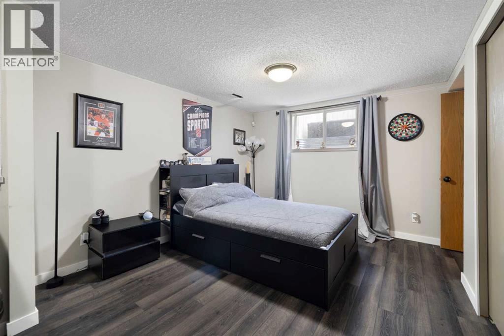 Single Family House for Sale in  Woodfield Road SW Woodbine Calgary 