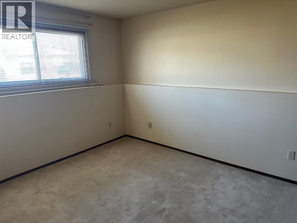 Multi-family House for Sale in  Huntsville Crescent NW Huntington Hills Calgary 