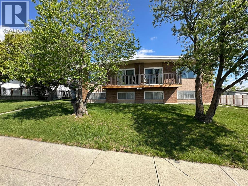 Multi-family House for Sale in  Huntsville Crescent NW Huntington Hills Calgary 