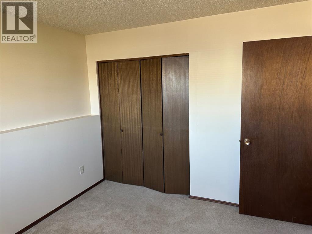 Multi-family House for Sale in  Huntsville Crescent NW Huntington Hills Calgary 