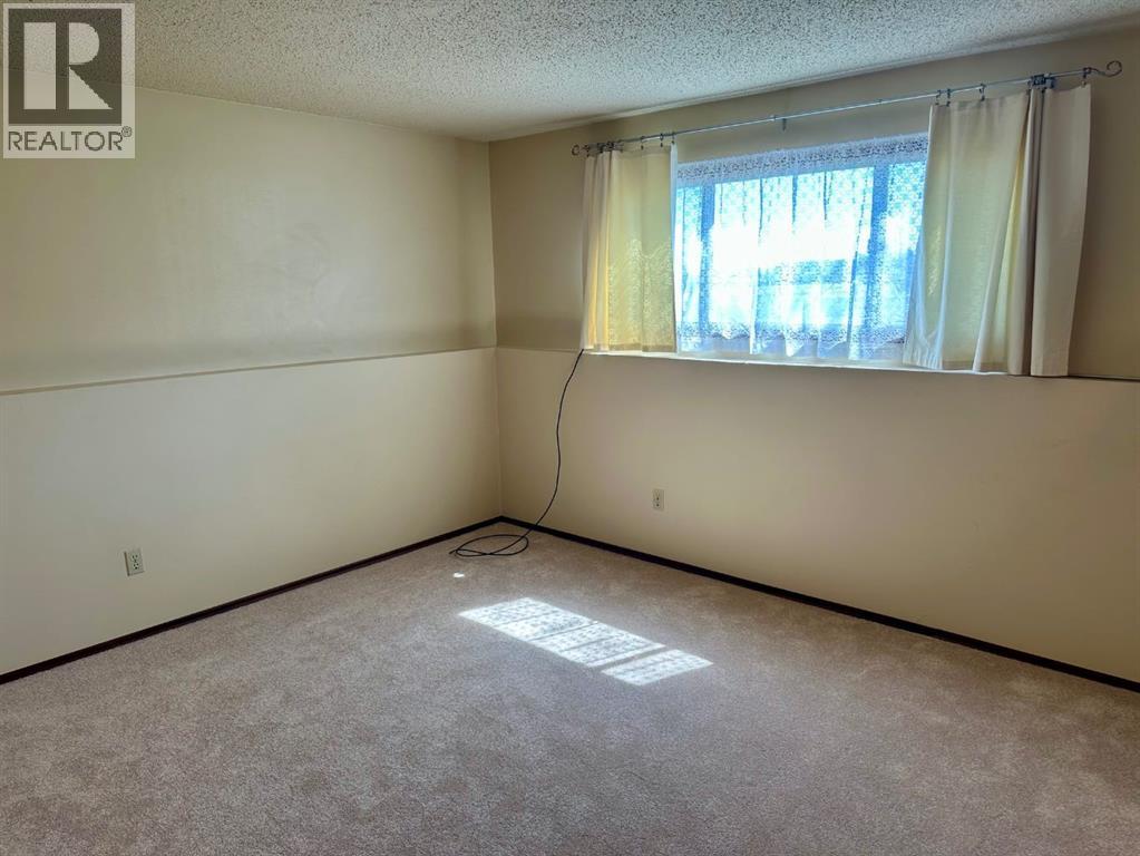 Multi-family House for Sale in  Huntsville Crescent NW Huntington Hills Calgary 