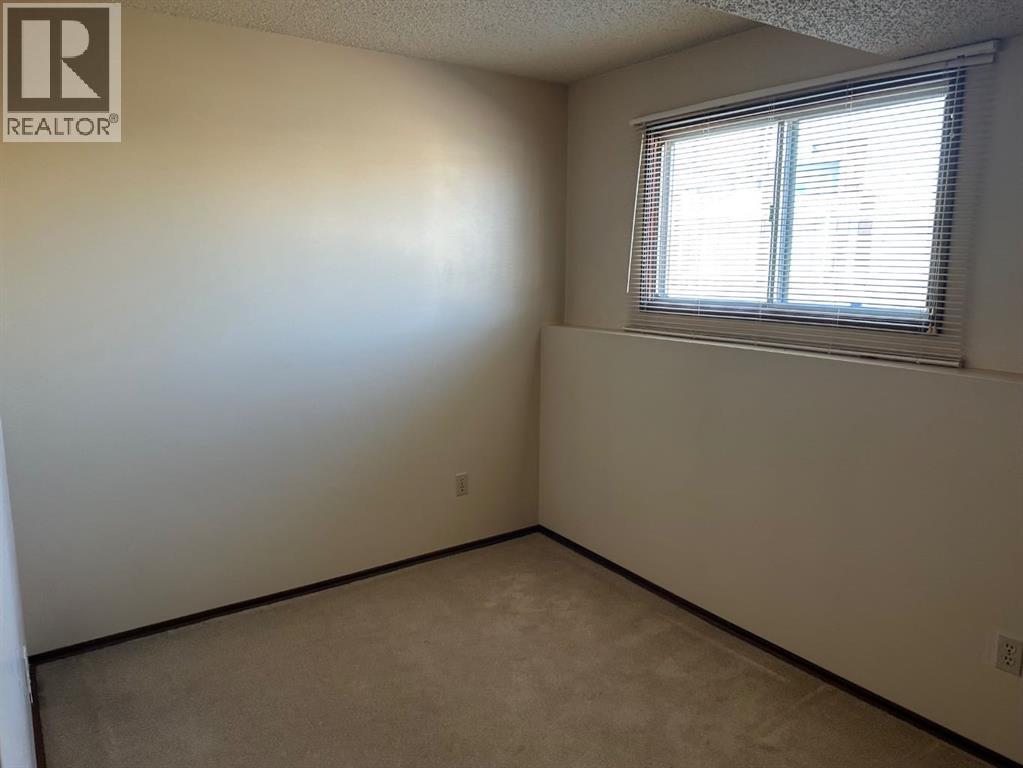 Multi-family House for Sale in  Huntsville Crescent NW Huntington Hills Calgary 