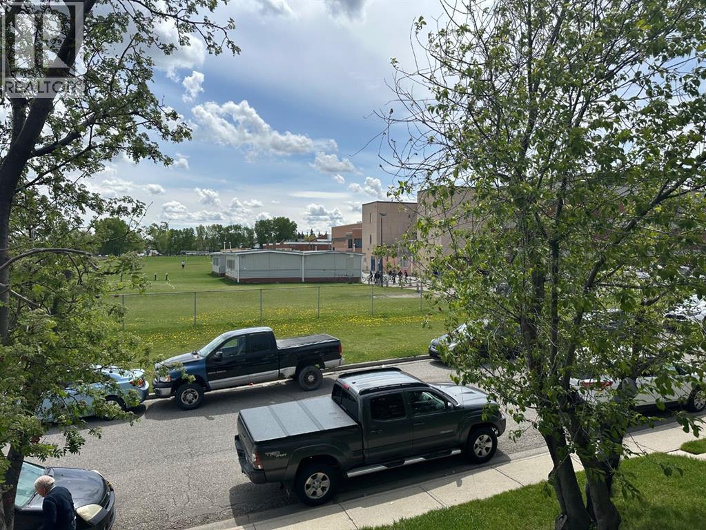 Multi-family House for Sale in  Huntsville Crescent NW Huntington Hills Calgary 