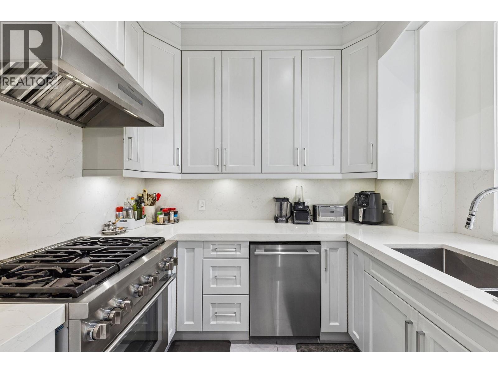 8580 CAMDEN Crescent, Richmond