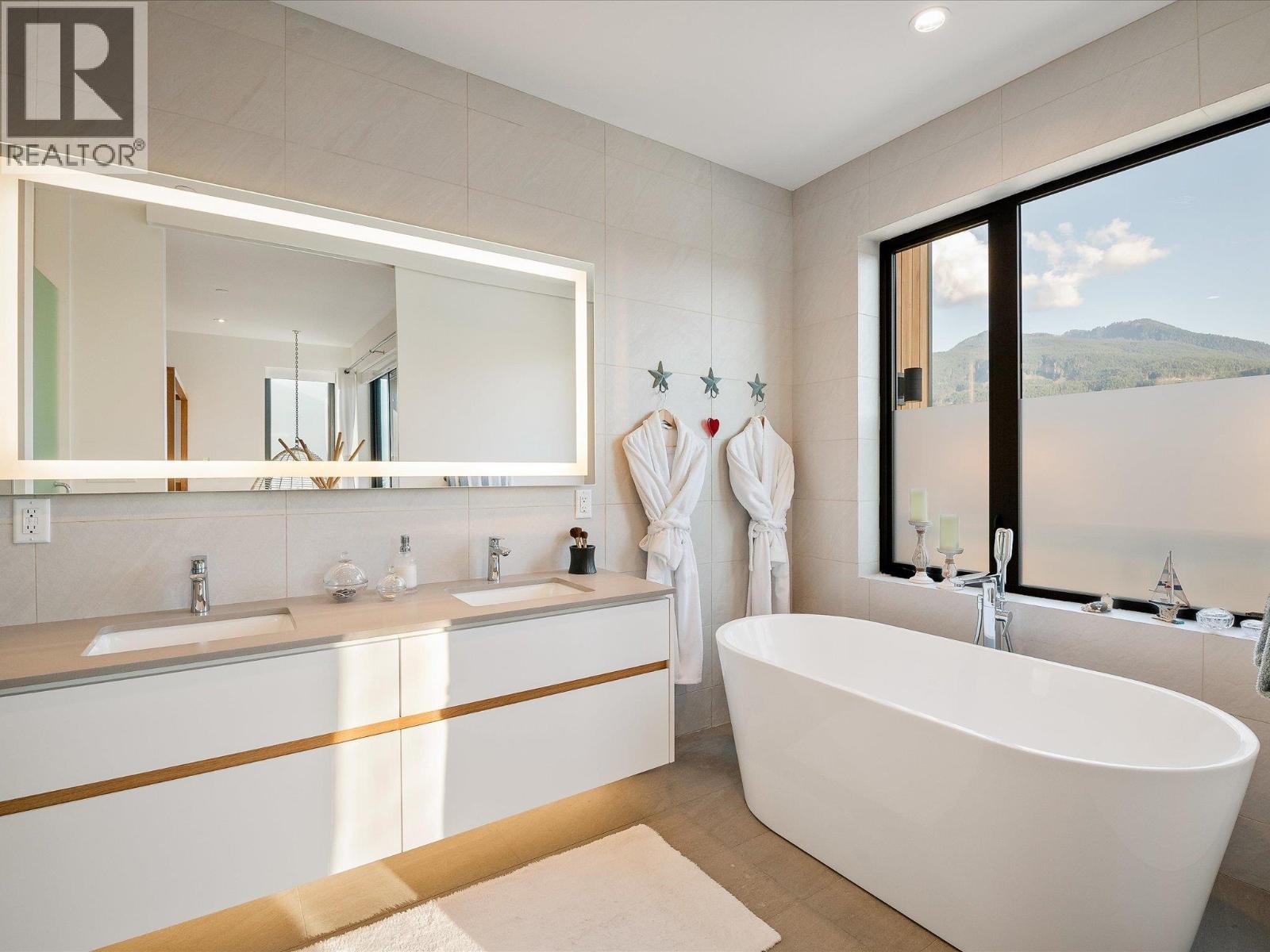 2929 SNOWBERRY PLACE, Squamish