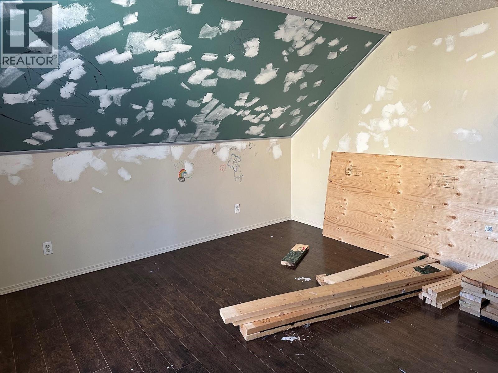 11308 89A STREET - 12