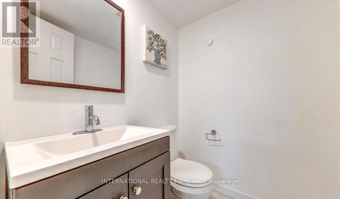 15 HEWITT PLACE - 24