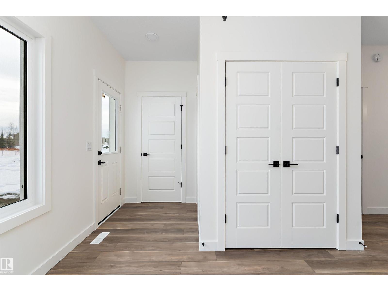 1062 MCLEOD AV, Spruce Grove