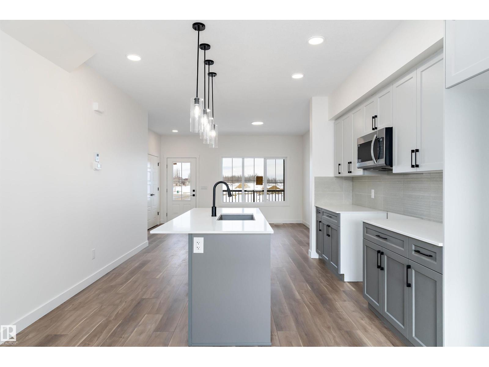 1062 MCLEOD AV, Spruce Grove