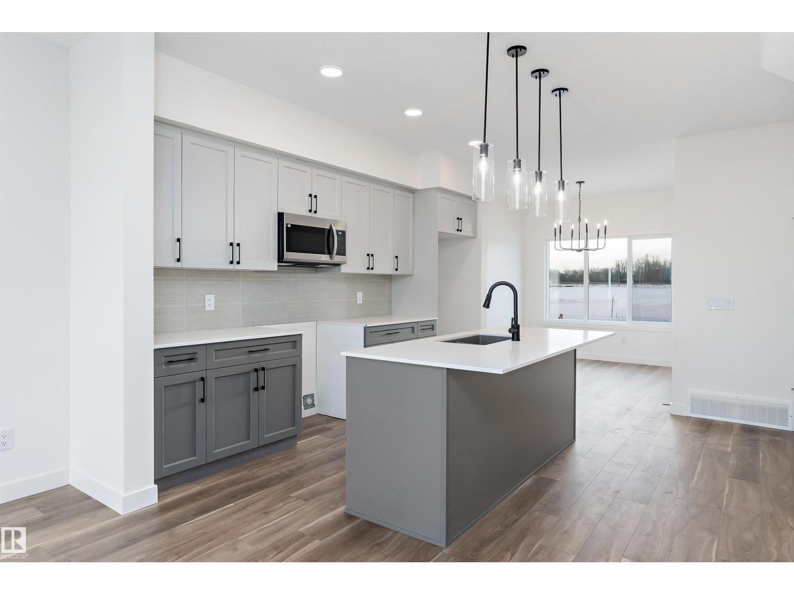 1062 MCLEOD AV, Spruce Grove