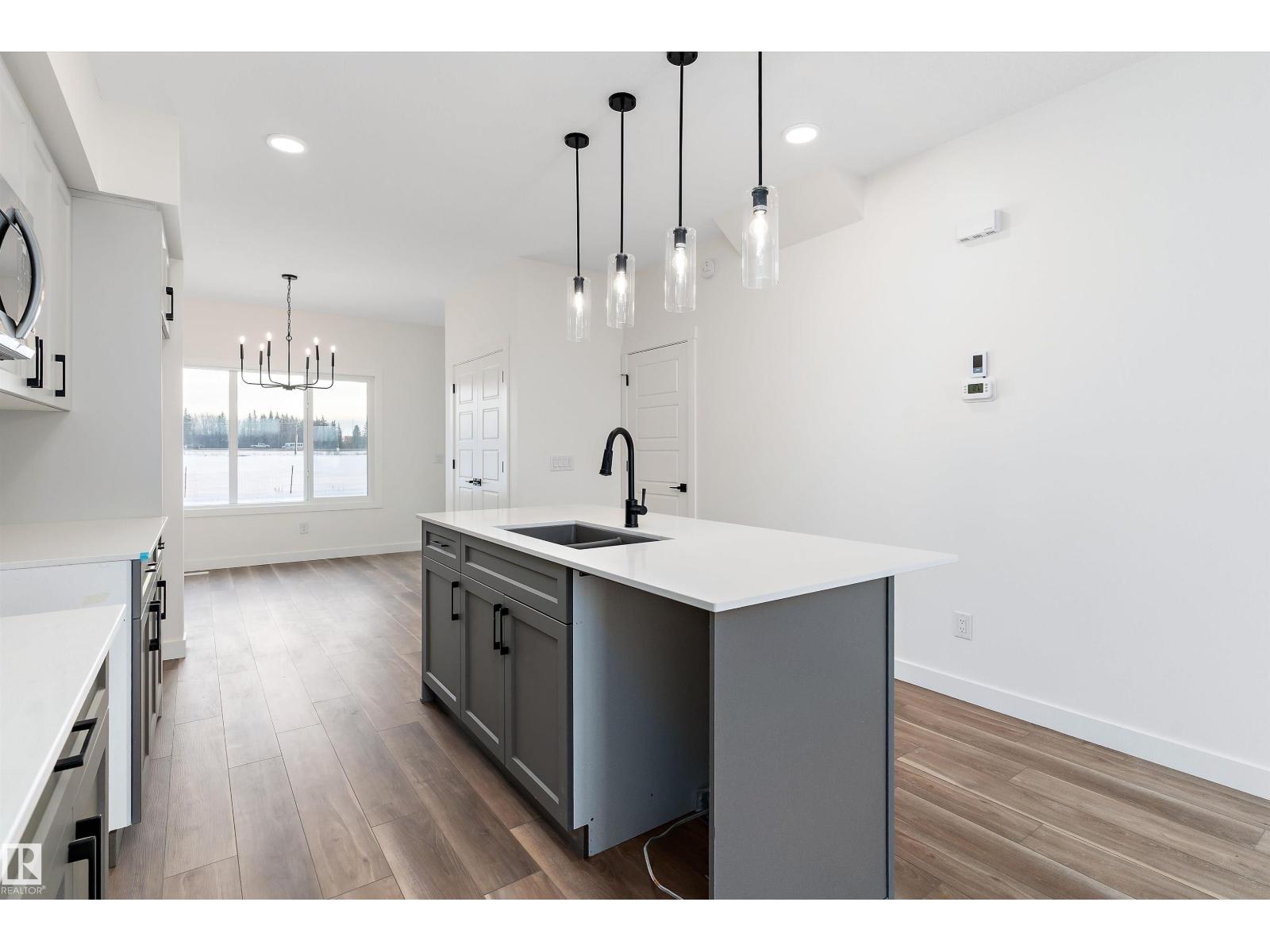 1062 MCLEOD AV, Spruce Grove