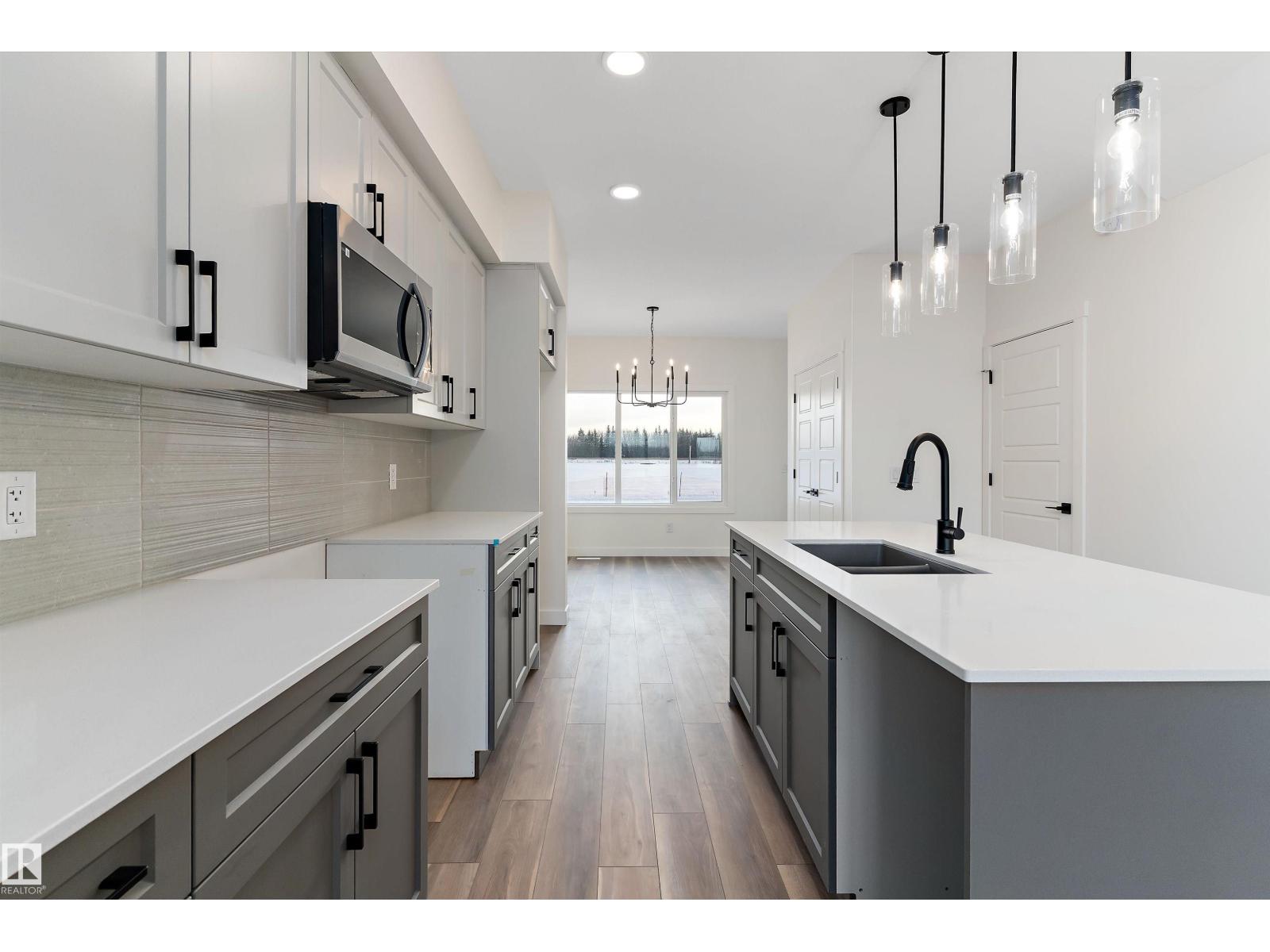 1062 MCLEOD AV, Spruce Grove