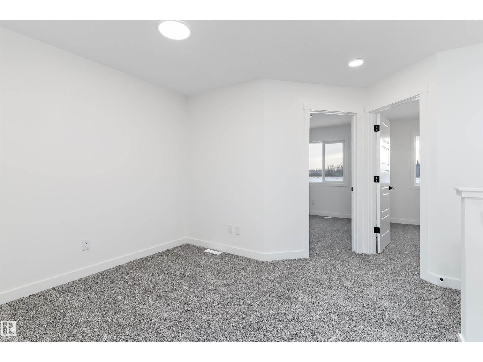 1062 MCLEOD AV, Spruce Grove