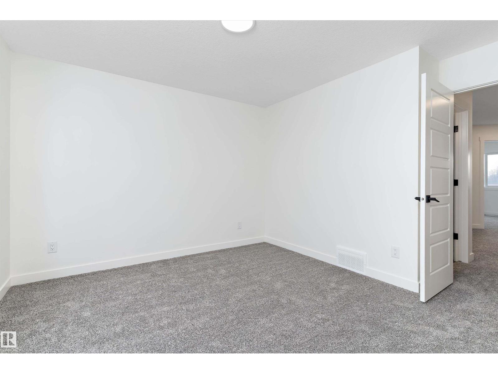 1062 MCLEOD AV, Spruce Grove