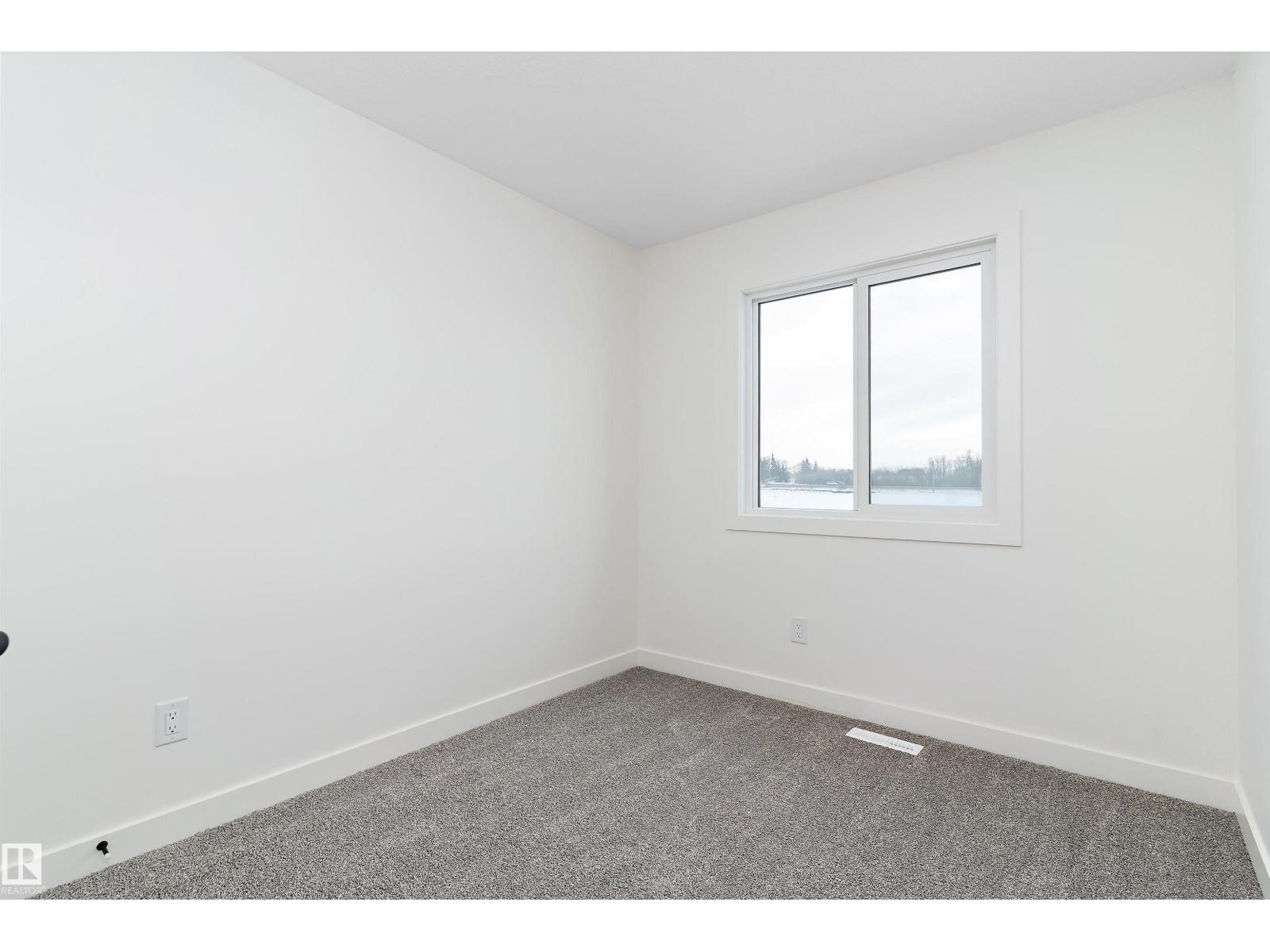 1062 MCLEOD AV, Spruce Grove