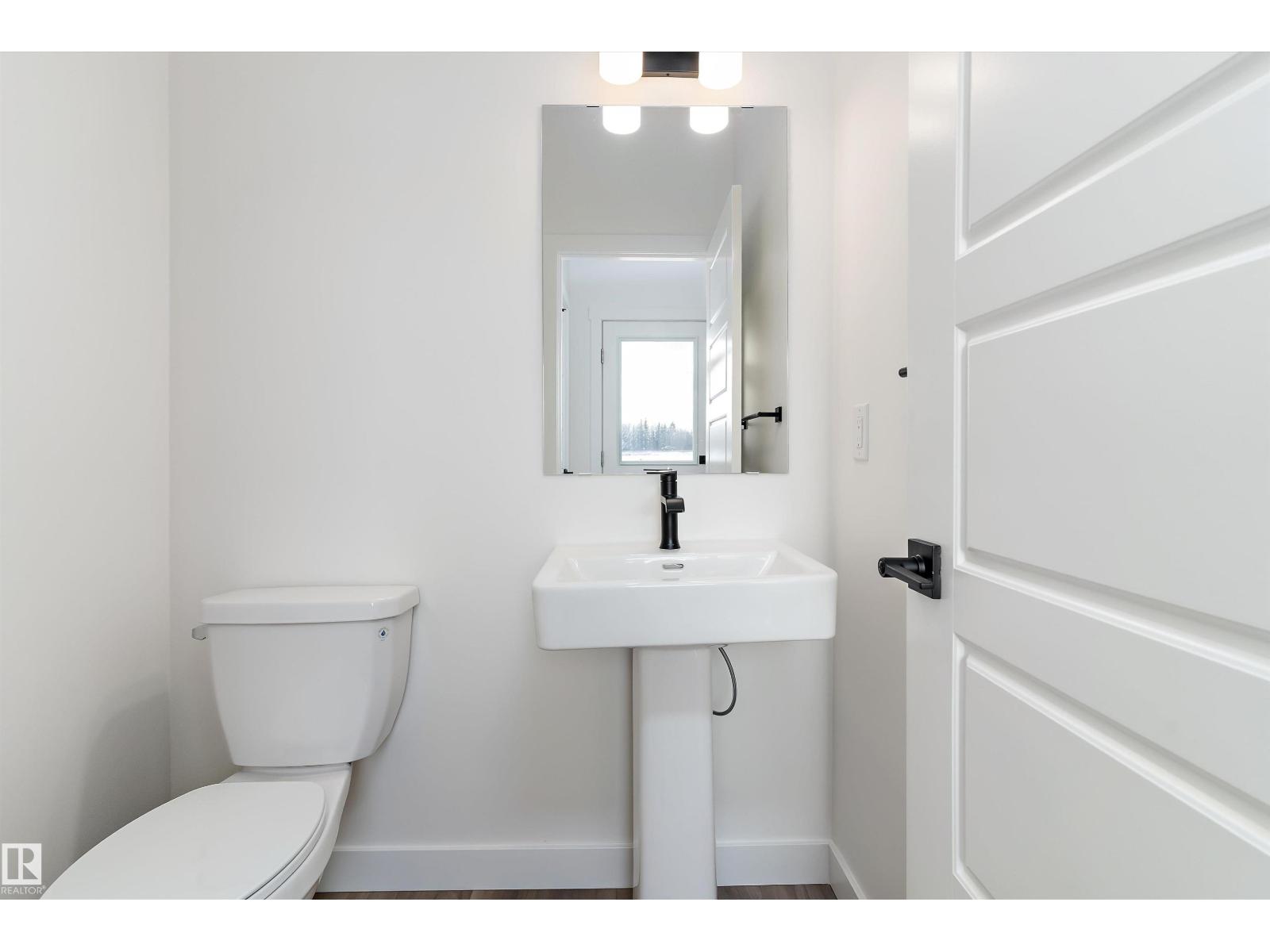 1062 MCLEOD AV - 4