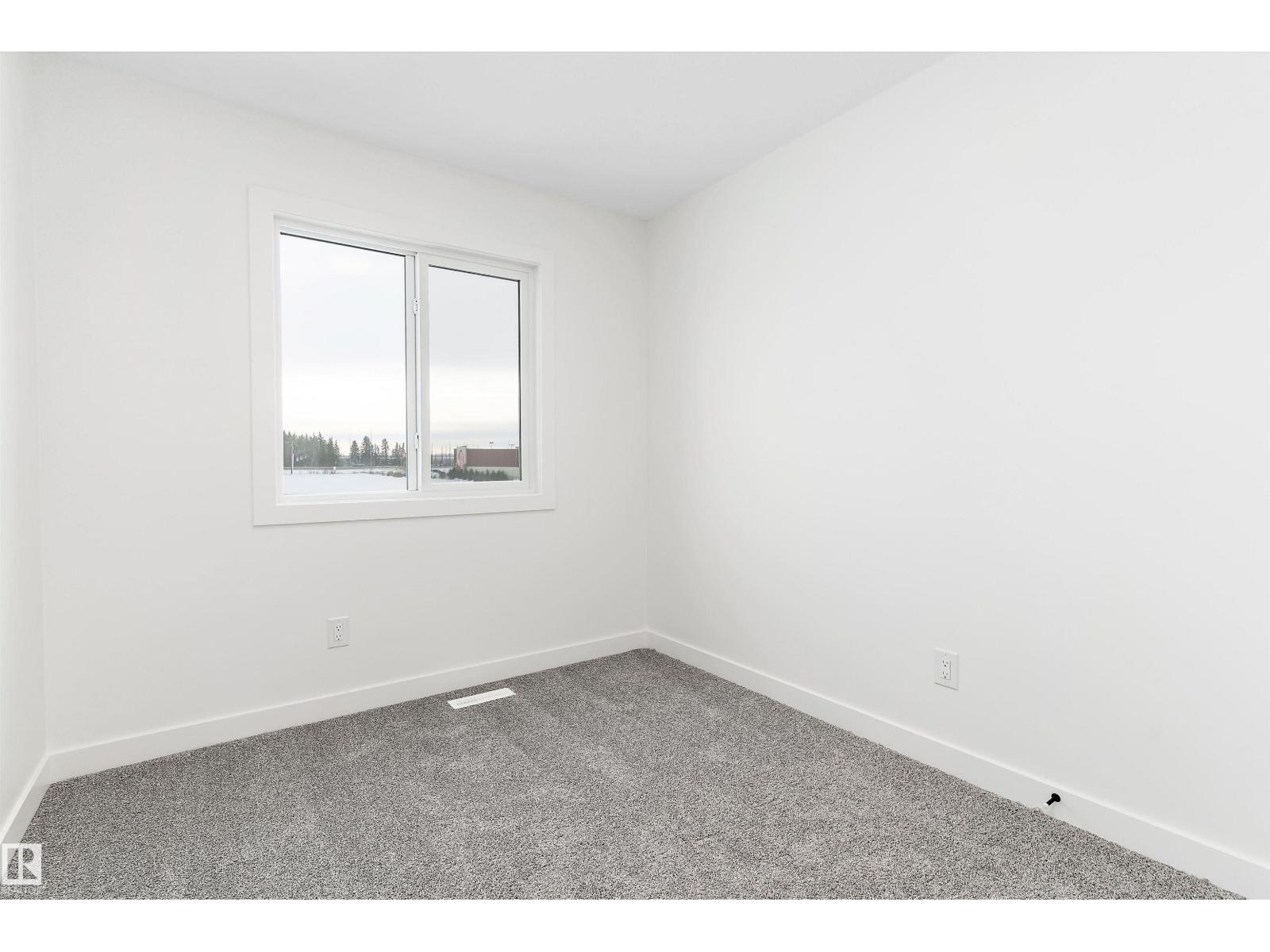 1062 MCLEOD AV, Spruce Grove